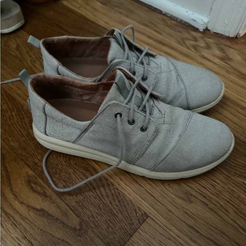 Toms sneakers